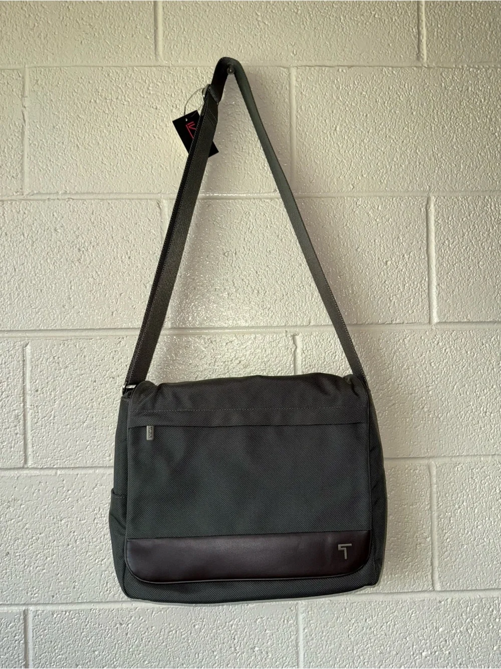 Tumi Messenger Tech Bag Ballistic Nylon Leather Trim Green Unisex NWT